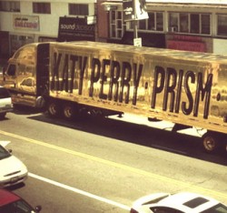 katy-perry-lorry-truck